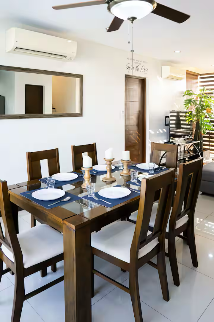 Ylli Waves Villa — dining area
