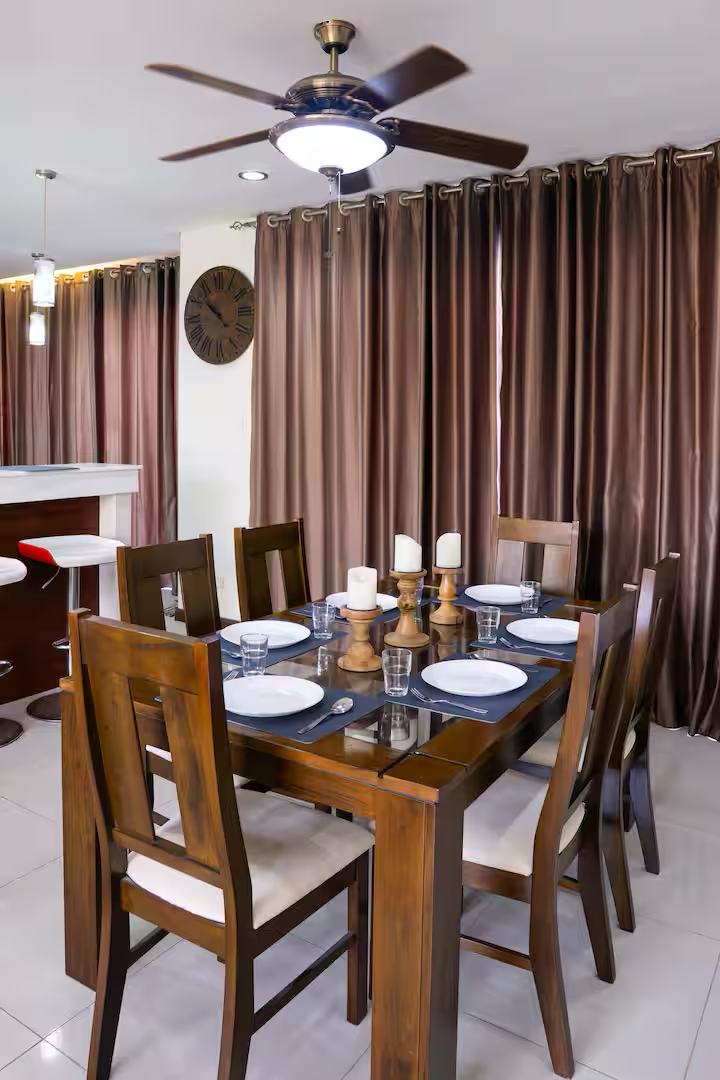 Ylli Waves Villa — dining area