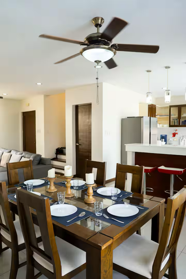 Ylli Waves Villa — dining area