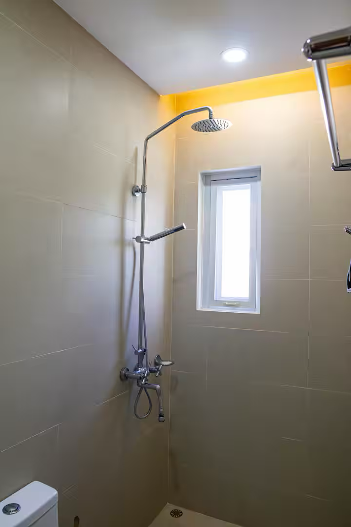 Ylli Waves Villa — bathroom
