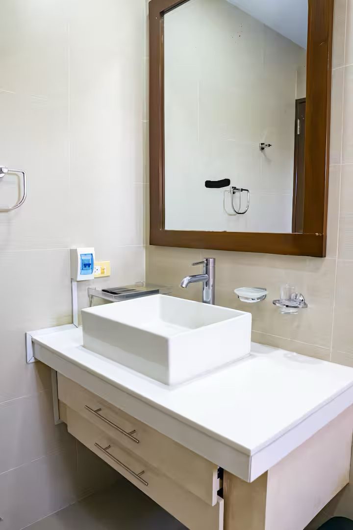 Ylli Waves Villa — bathroom