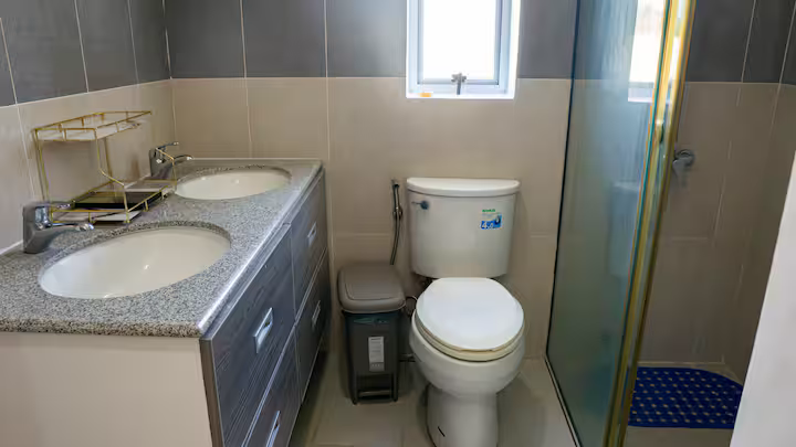 Ylli Waves Villa — bathroom