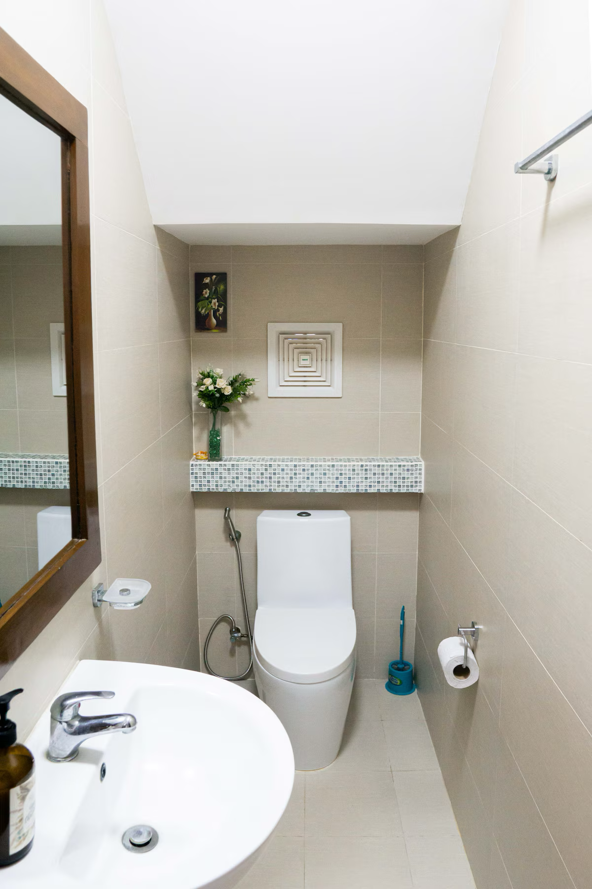 Ylli Waves Villa — half bathroom