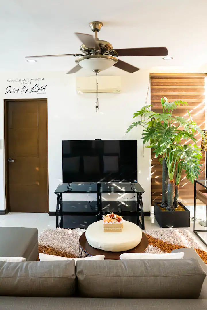 Ylli Waves Villa — living area